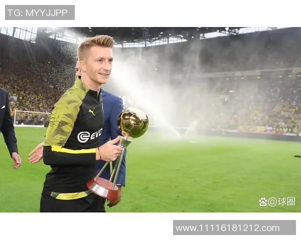 突发!多特蒙德宣布将离队,球迷不舍告别